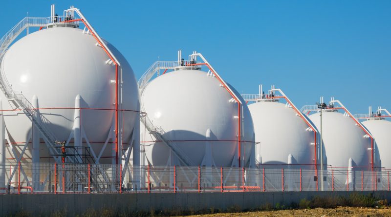 Industrial LNG tanks representing the new long-term energy agreement between Canada and Germany.