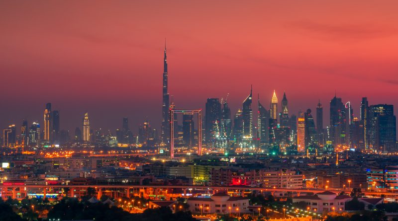 Oil storage tanks and Gulf energy infrastructure representing the UAE’s exit from OPEC and shifting global oil power dynamics.
