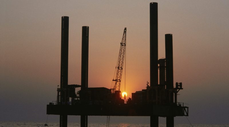 Offshore drilling platform operating at sea, illustrating India's renewed investment in deepwater oil and gas exploration to strengthen long-term energy security.
